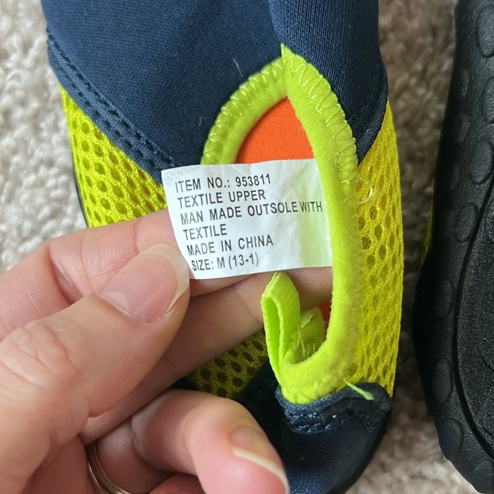 Kids water shoes, size 13/1